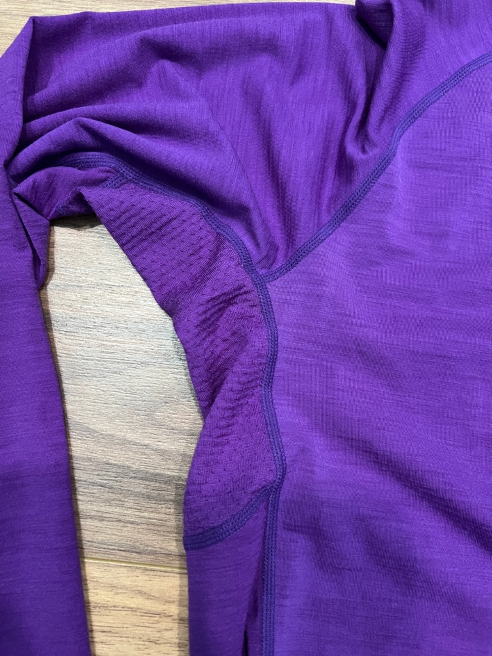 Mons Royale Merino Wool Long Sleeve in Purple Size Large - Picture 4 of 10